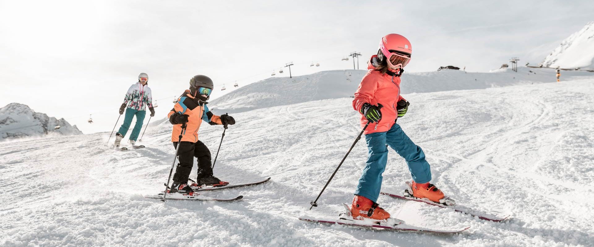 Family skiing at Granbichlhof in Sölden