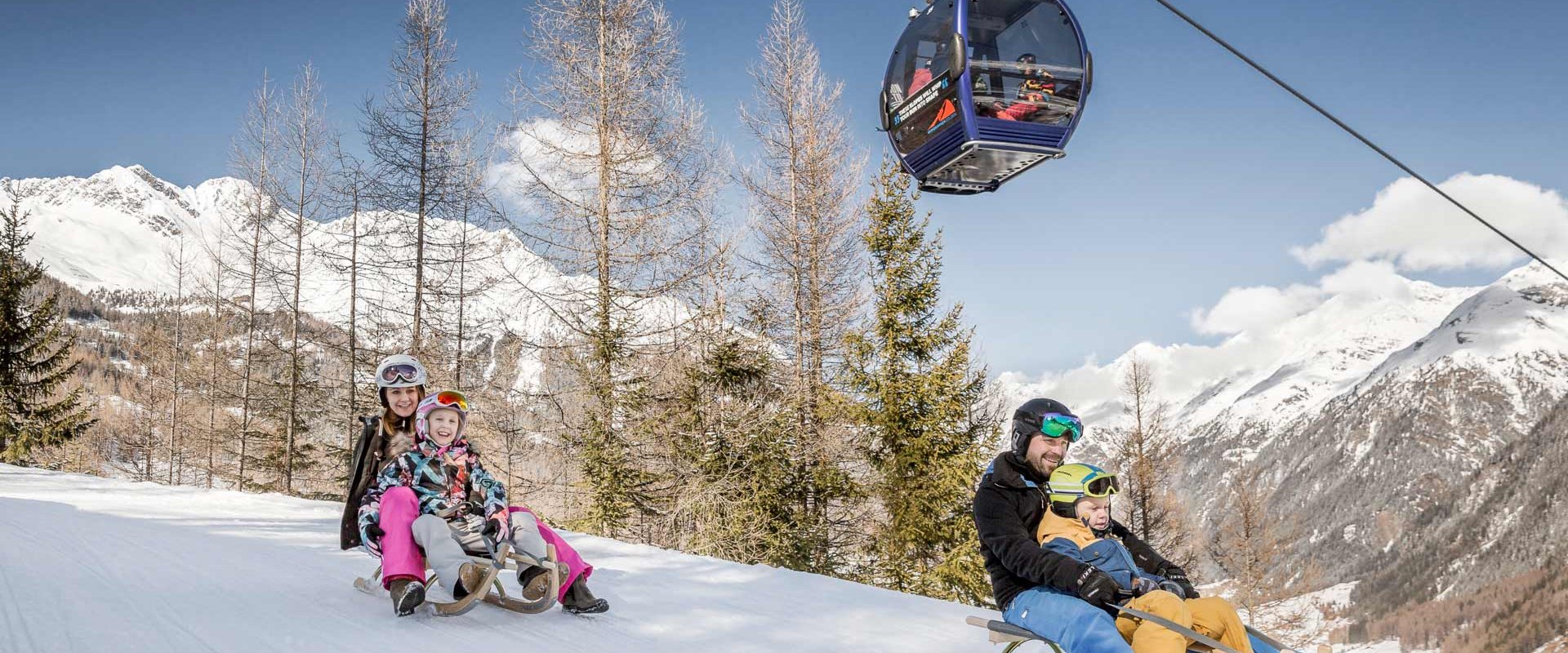 Family tobogganing at Granbichlhof in Sölden